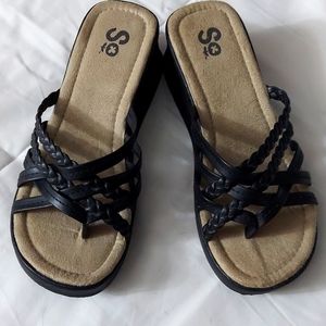 So women's sandals size 7 in black.